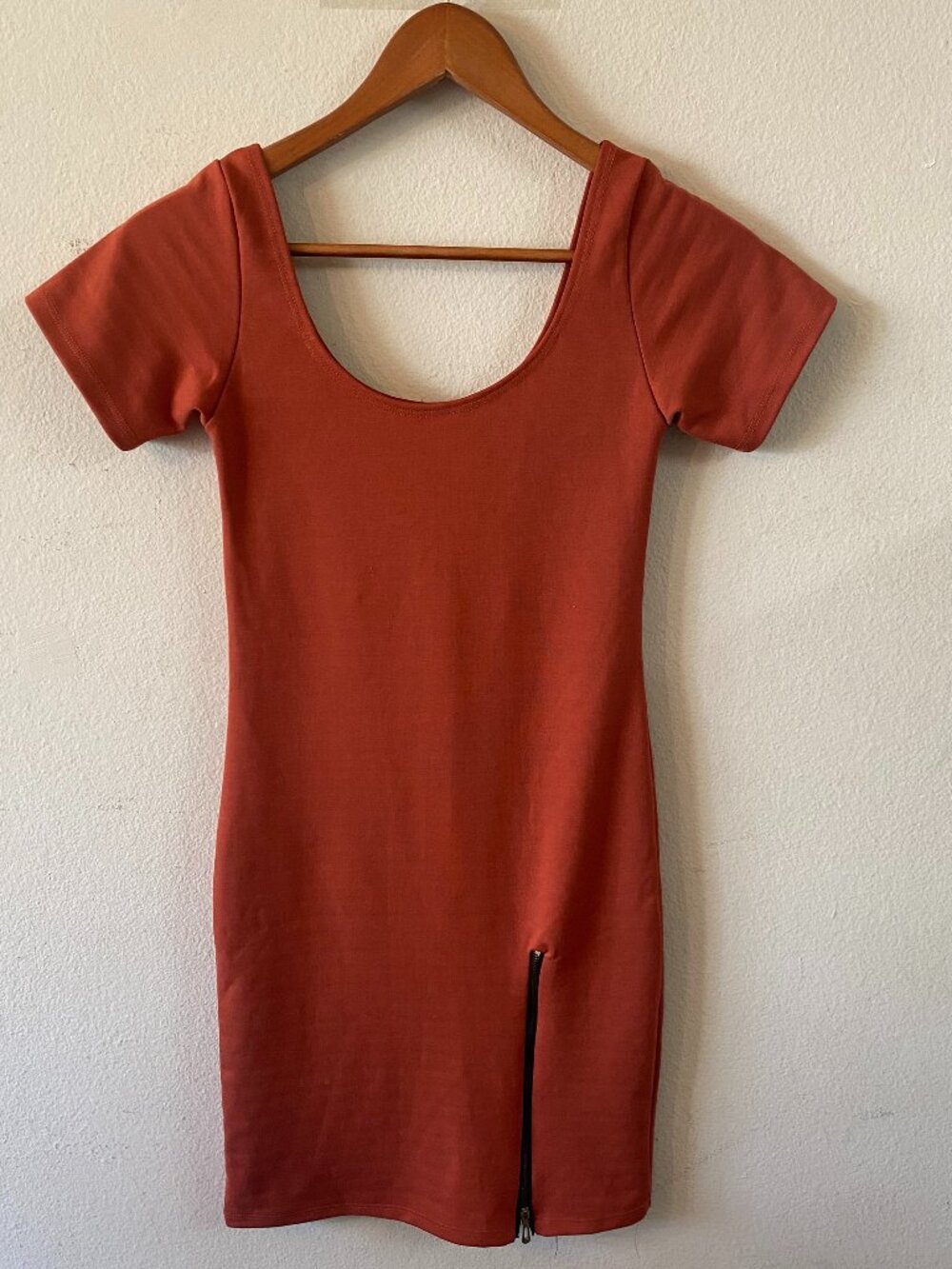 NO BRAND SMALL RUST-COLORED (BURNT ORANGE OR TERRACOTTA) BODYCON MINI DRESS